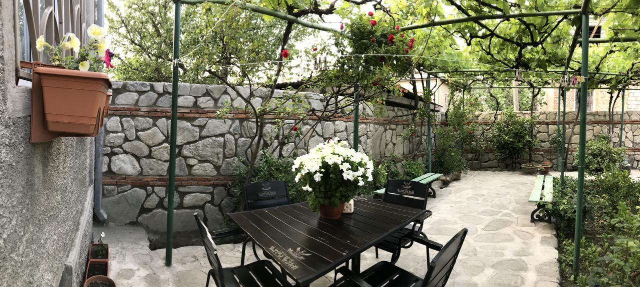 Mari Guest House Telavi Ngoại thất bức ảnh